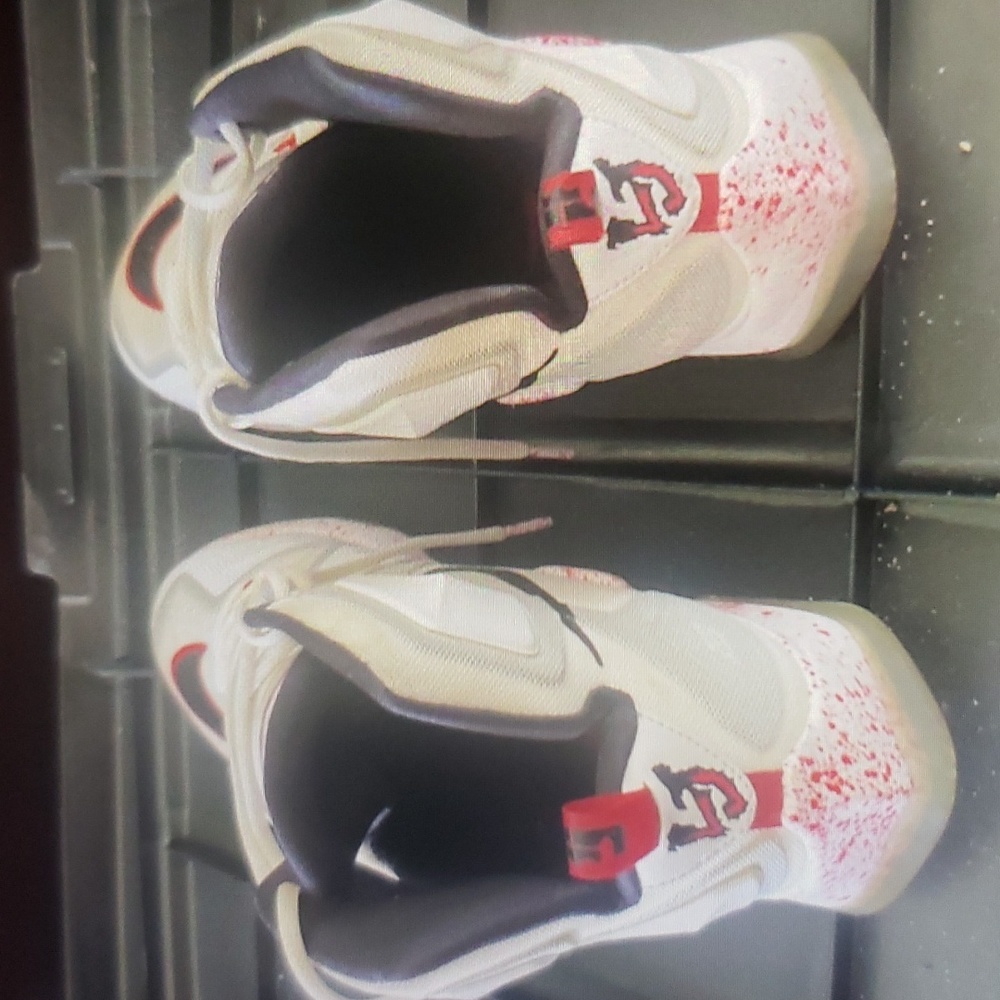Lebron James shoes - Picture 4 of 4